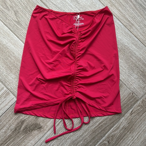 Ivy Cover Up in Fire Red - Picture 7 of 11